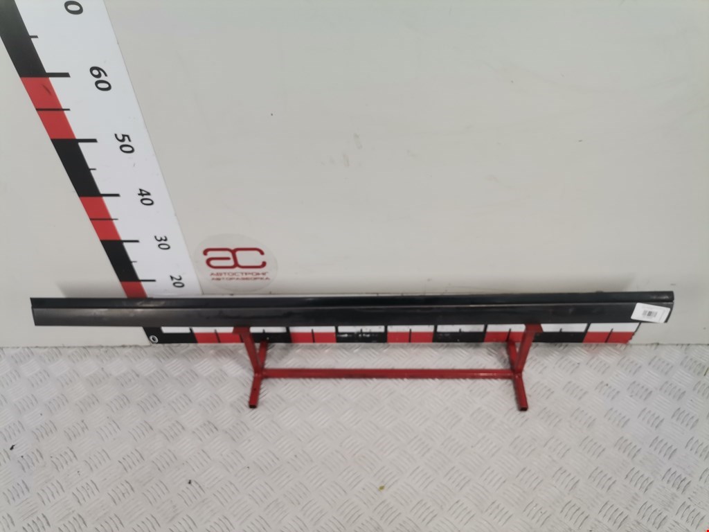 Накладка декоративная (молдинг) двери передней левой Audi A8 D3 (2002-2010)