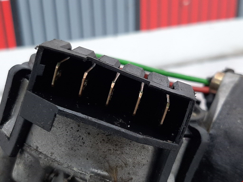 Моторчик стеклоочистителя передний MITSUBISHI Carisma 1995-1999