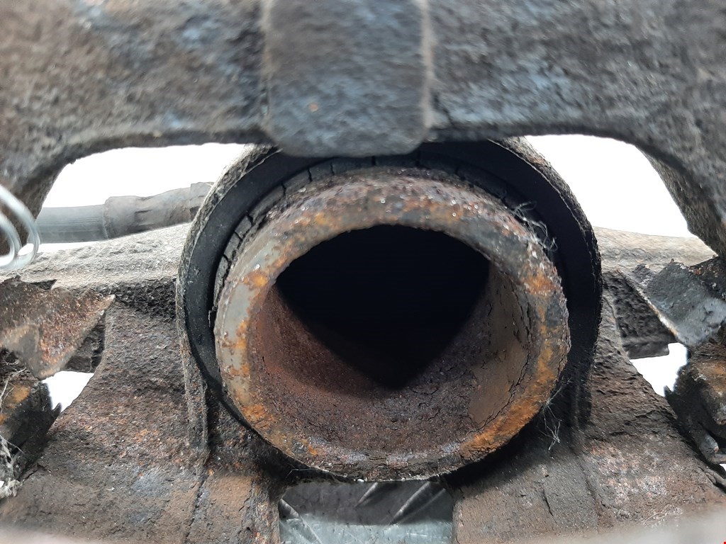 Суппорт передний левый FIAT Grande Punto 2005-2009