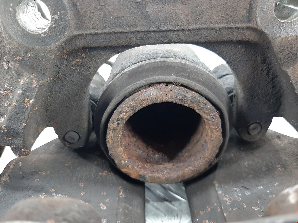 Суппорт передний правый VOLKSWAGEN Passat B5 1997-2005