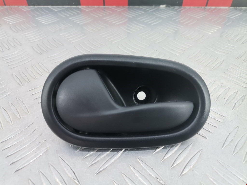 Ручка дверная задняя внутренняя левая DACIA Sandero 2013-2020