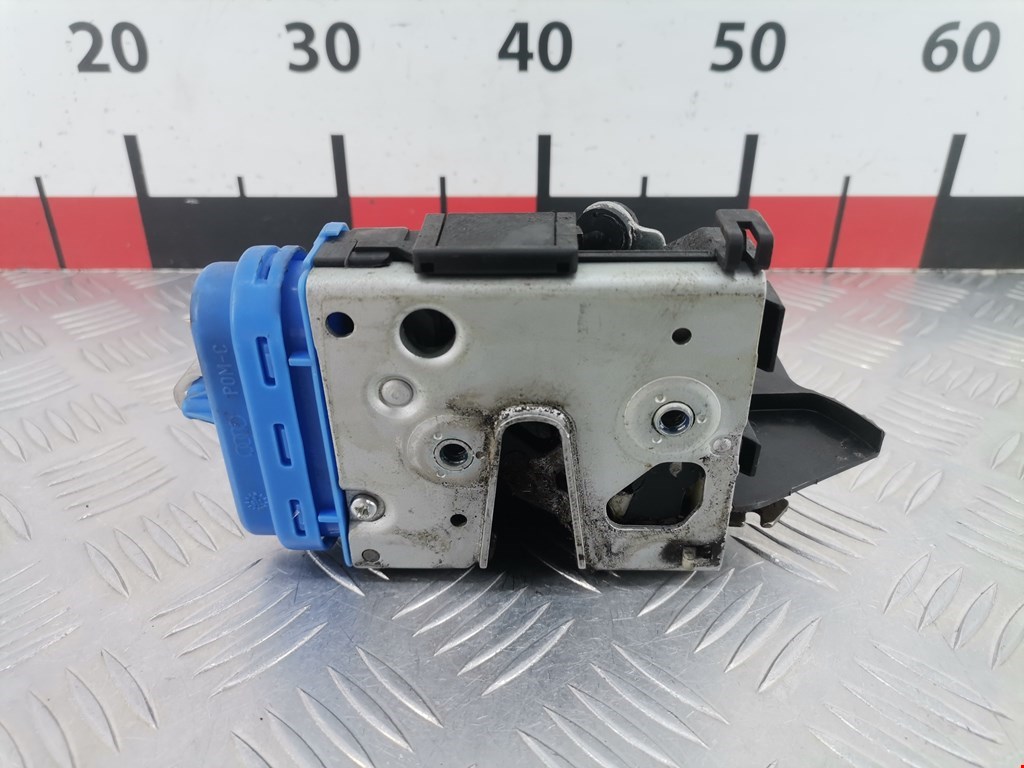 Замок двери задней правой AUDI A4 B5 1995-2001