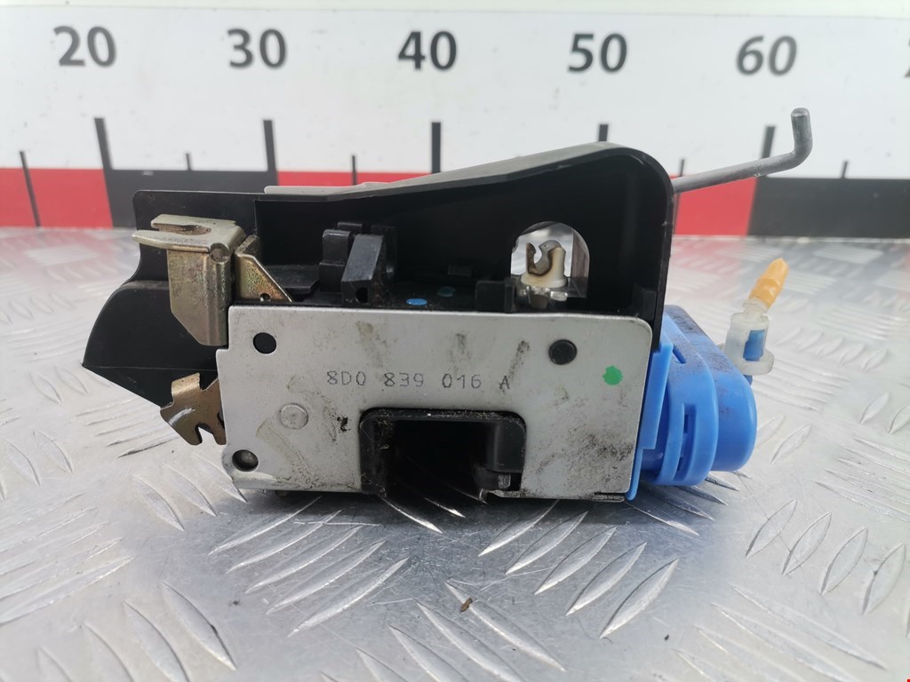 Замок двери задней правой AUDI A4 B5 1995-2001