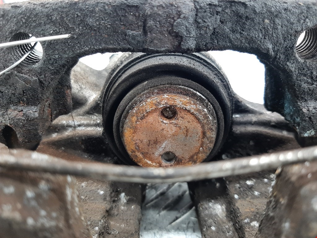 Суппорт задний правый OPEL Signum 2003-2008