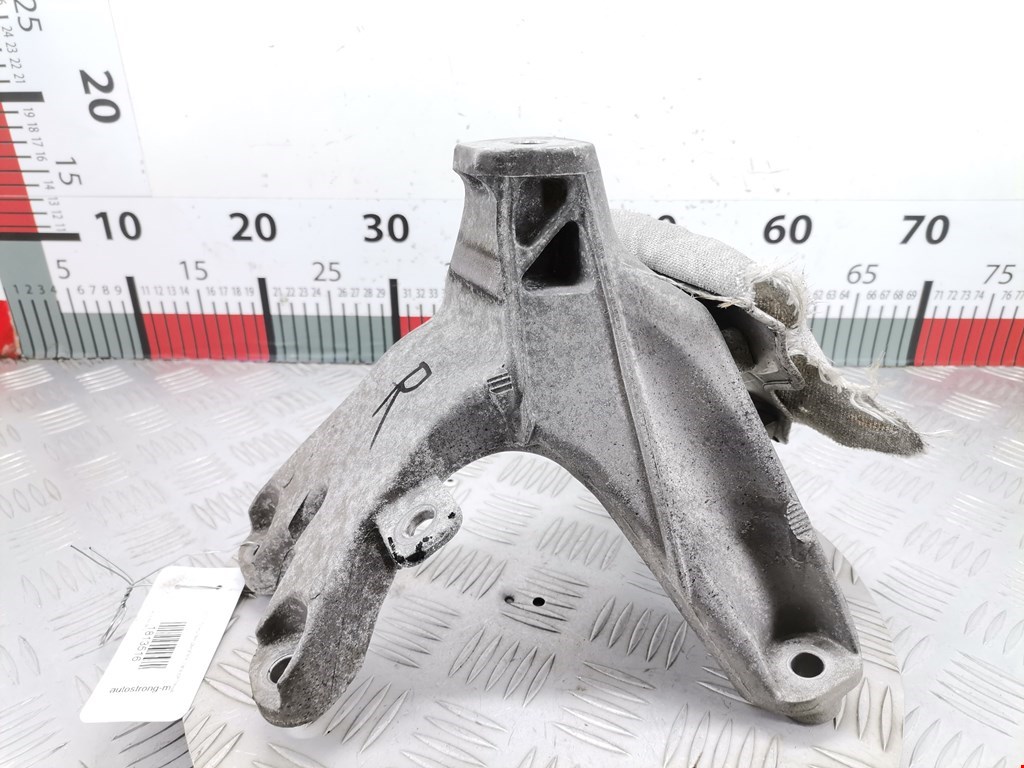Кронштейн (крепление лапа) двигателя Audi A4 B8 (2007-2015)