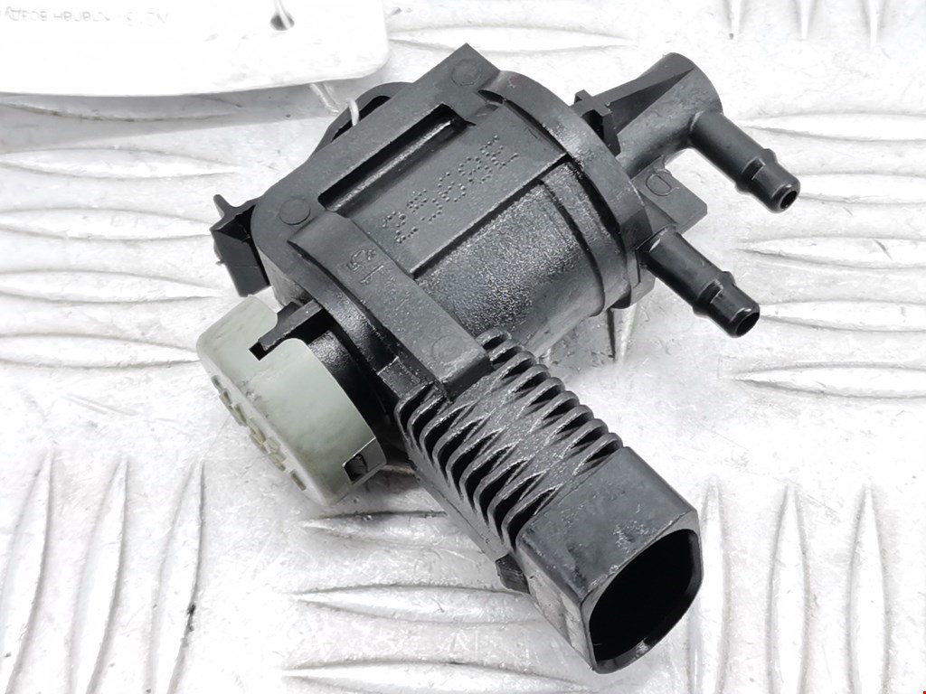 Клапан воздушного фильтра Audi A4 B8 (2007-2015)