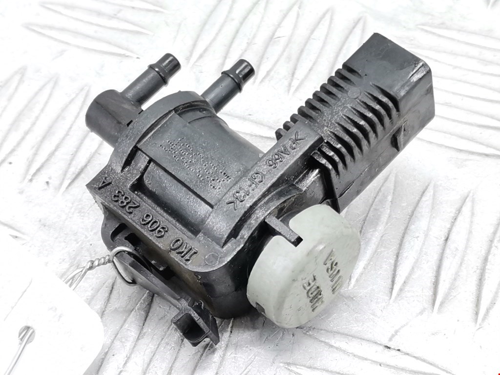 Клапан воздушного фильтра Audi A4 B8 (2007-2015)