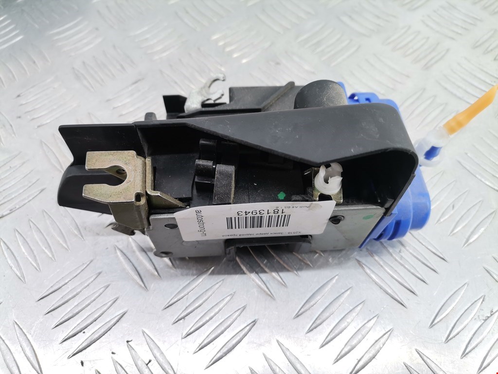 Замок двери задней правой AUDI A4 B5 1995-2001