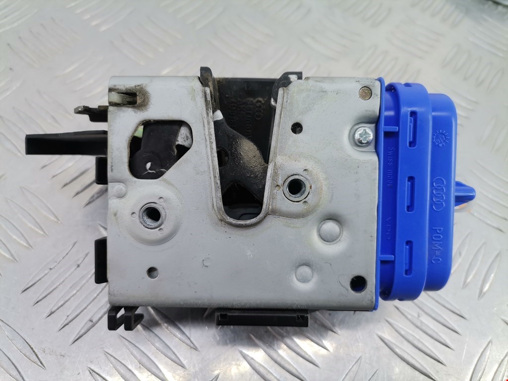 Замок двери задней правой AUDI A4 B5 1995-2001