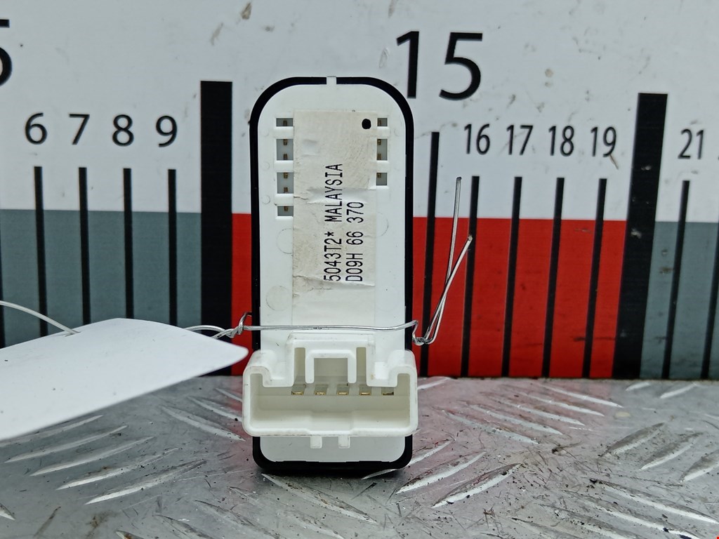 Кнопка стеклоподъемника MAZDA CX-3 2015-н.в.