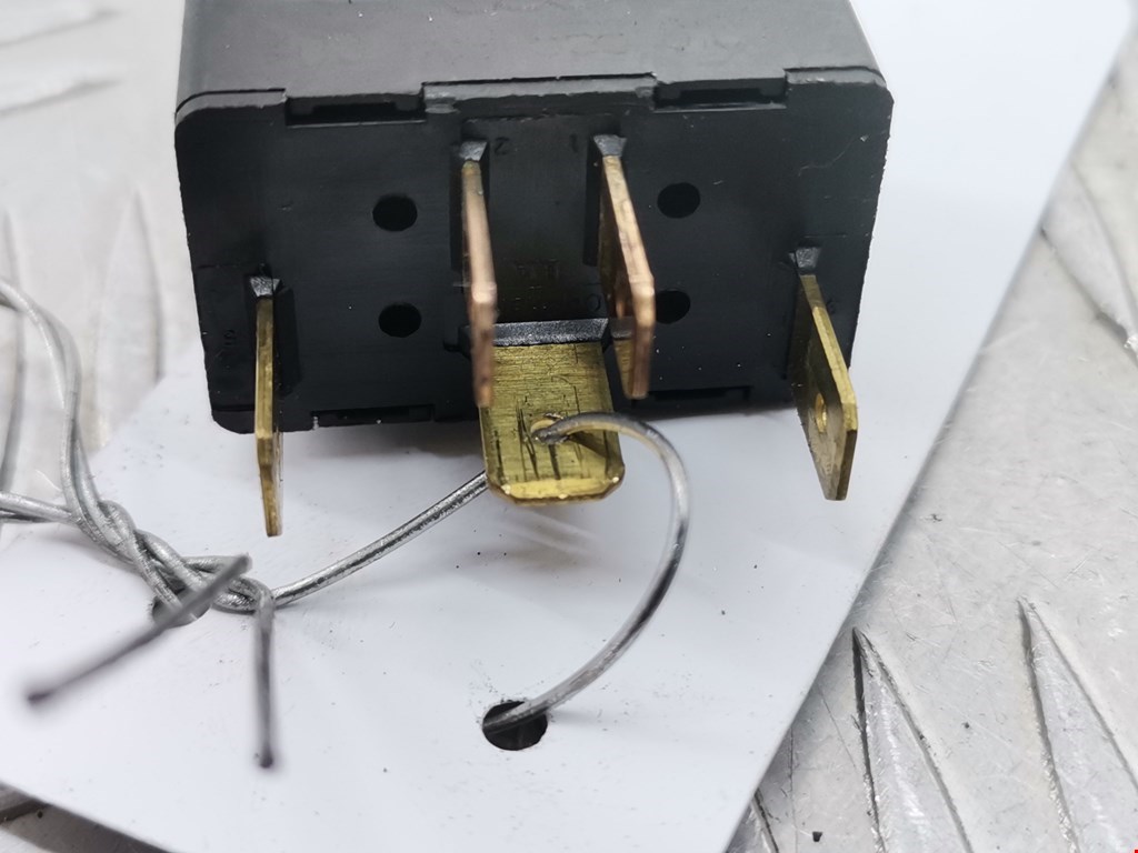 Кнопка стеклоподъемника AUDI A4 B5 1995-2001