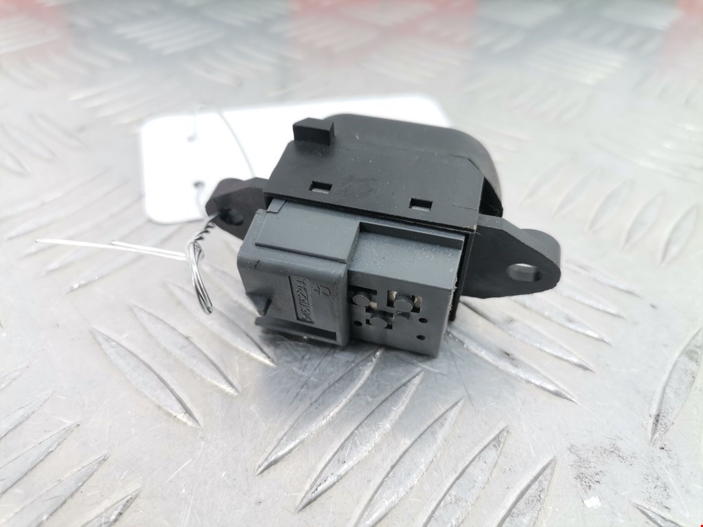 Кнопка центрального замка CHRYSLER PT Cruser 2000-2010