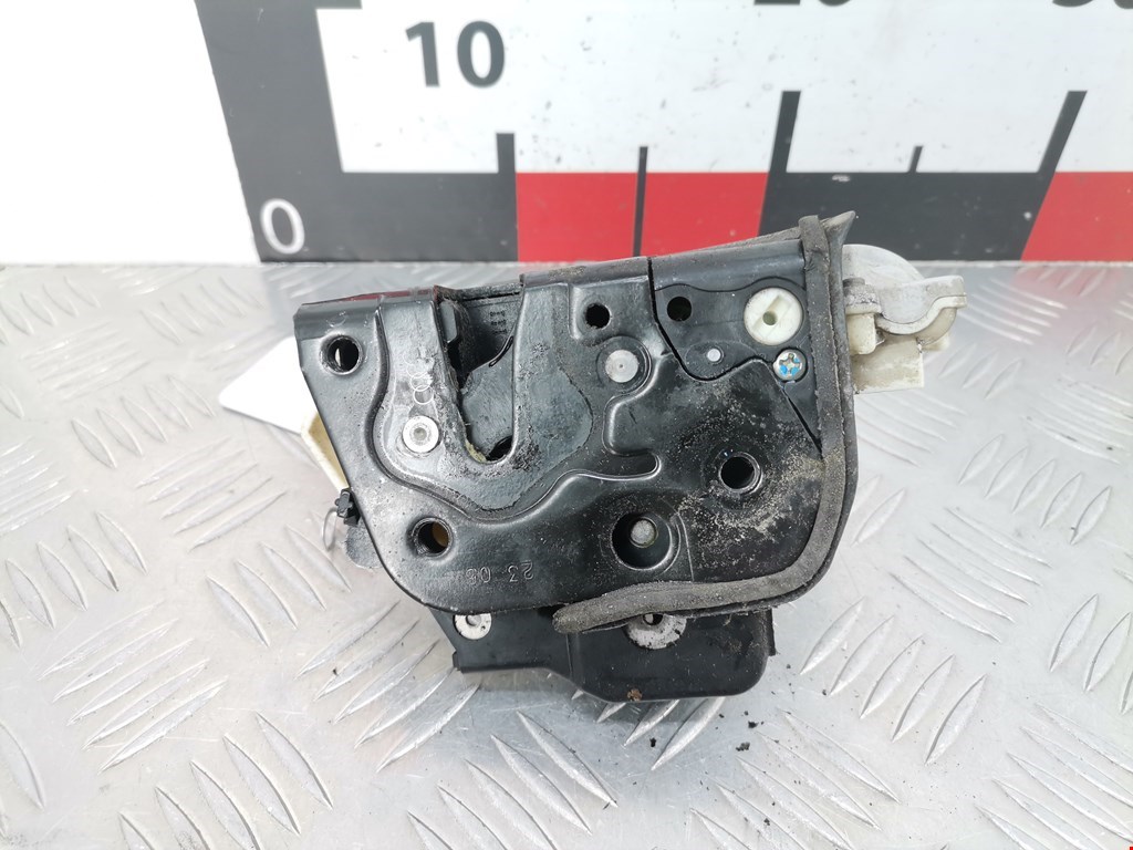 Замок двери передней правой AUDI A4 B7 2004-2007