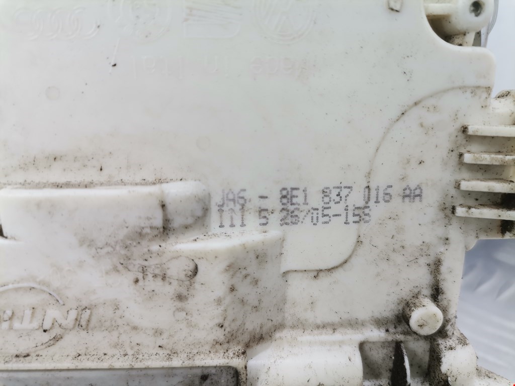 Замок двери передней правой AUDI A4 B7 2004-2007