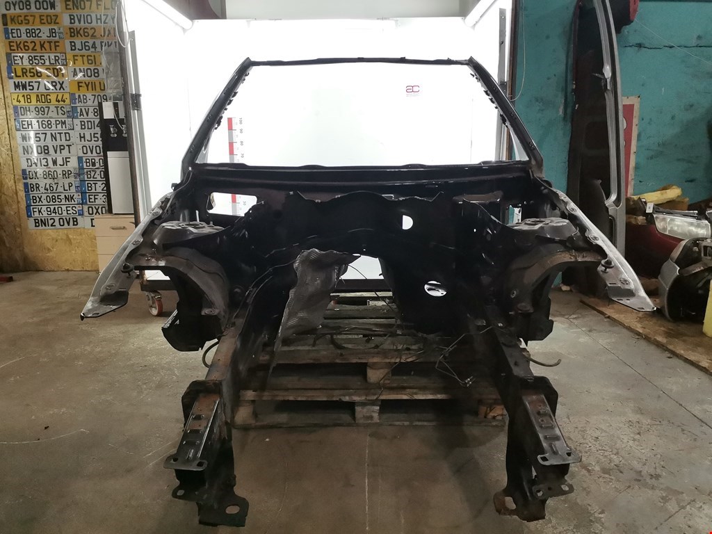 Четверть кузова передняя левая (вырезанный элемент) Mercedes C-Class (W203) (2000-2008)