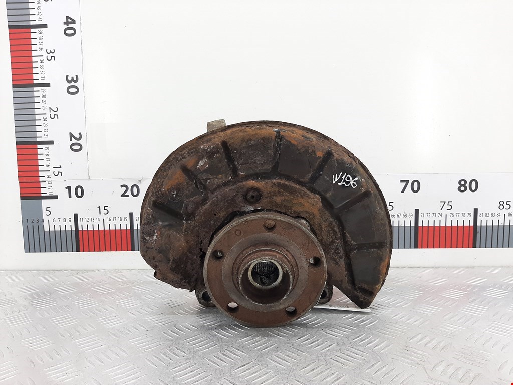 Ступица (кулак цапфа) передняя правая Volkswagen Passat CC (2008-2018)