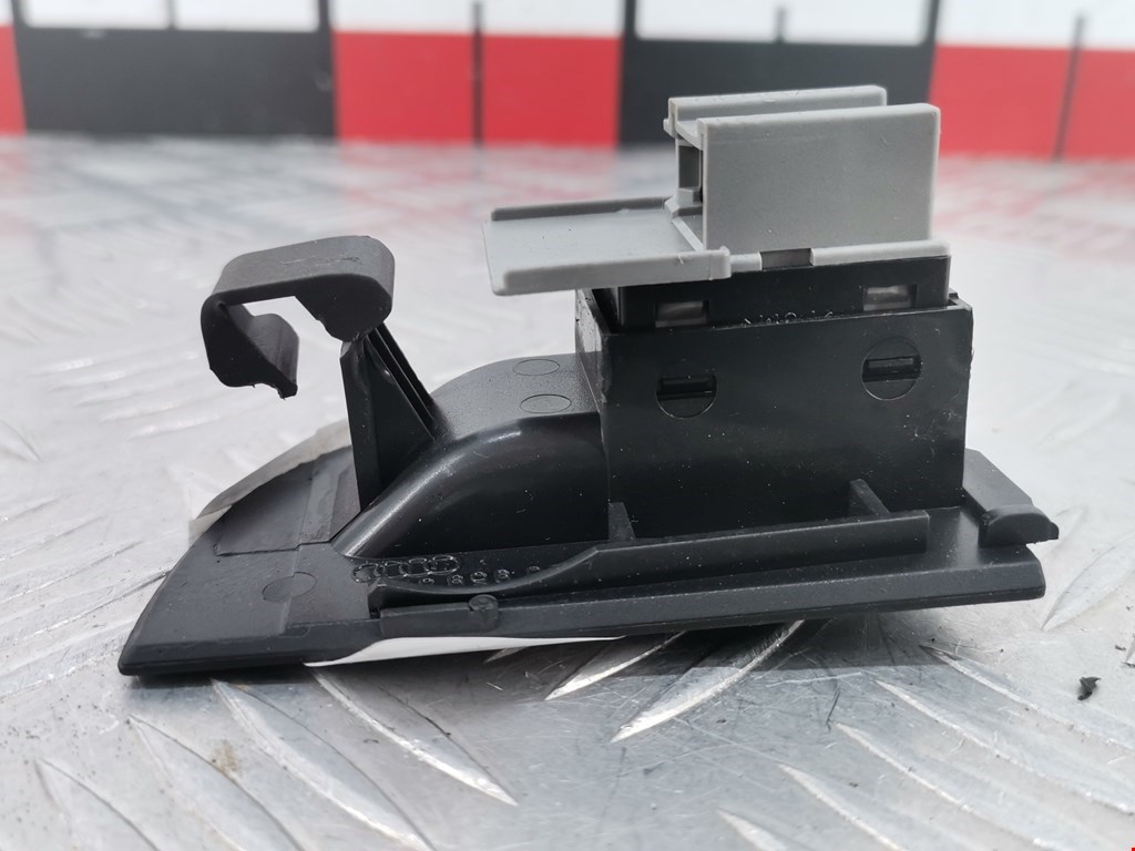 Кнопка стеклоподъемника AUDI A6 C5 1997-2004