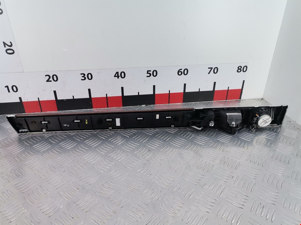 Ручка дверная задняя внутренняя правая VOLKSWAGEN Touareg 2002-2010