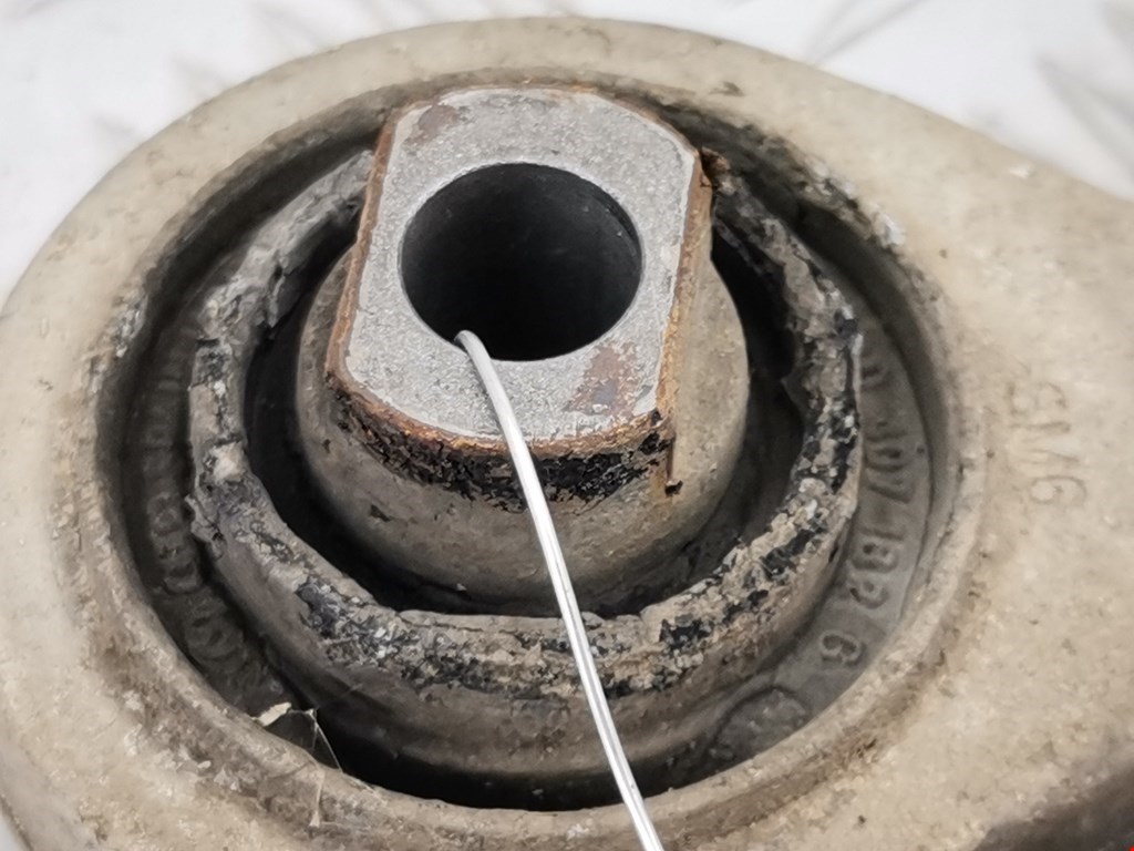 Рычаг передний правый VOLKSWAGEN Passat B5 1997-2005