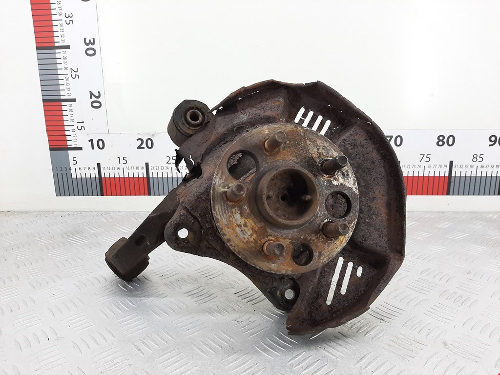 Ступица (кулак цапфа) задняя левая Toyota Avensis 1 (T220) (1997-2003)