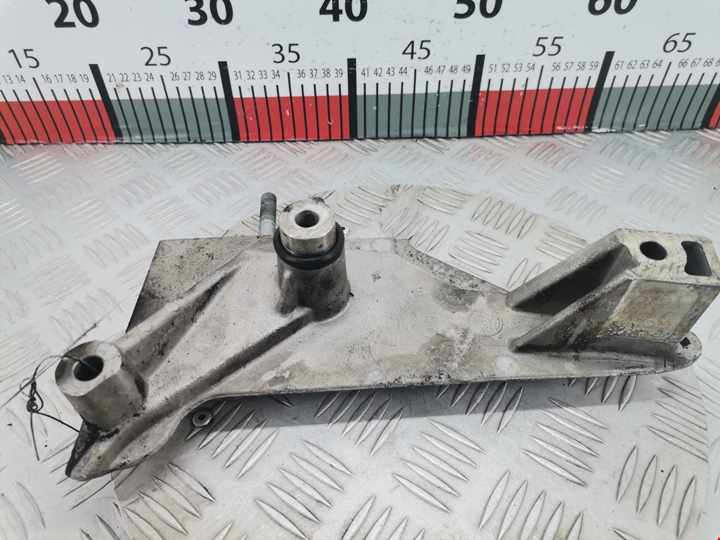 Кронштейн (крепление лапа) двигателя Hyundai Tucson 1 (2004-2010)