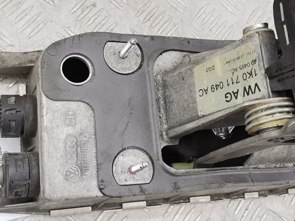 Кулиса (селектор) АКПП/МКПП в салоне AUDI A3 8P 2003-2013