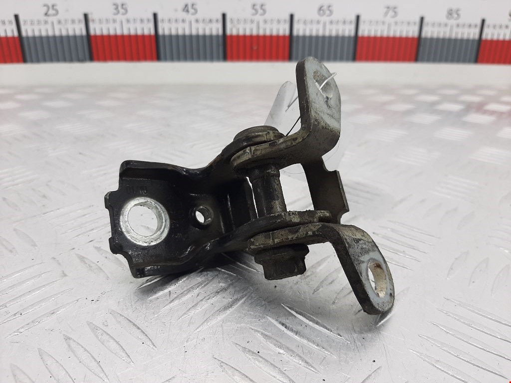 Петля двери задней правой Skoda Fabia 2 (5J) (2007-2014)