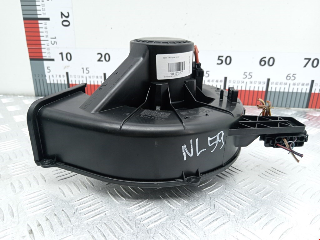 Моторчик (мотор) отопителя салона SKODA Fabia MK2 5J 2007-2014