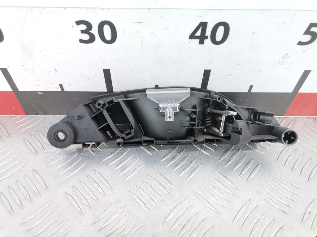 Ручка дверная передняя внутренняя левая AUDI Q7 I 2006-2015