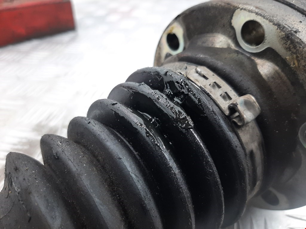 Полуось (привод, приводной вал) передняя левая VOLKSWAGEN Touareg 2002-2010