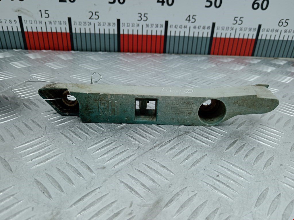 Кронштейн переднего бампера правый FORD Focus II 2005-2011