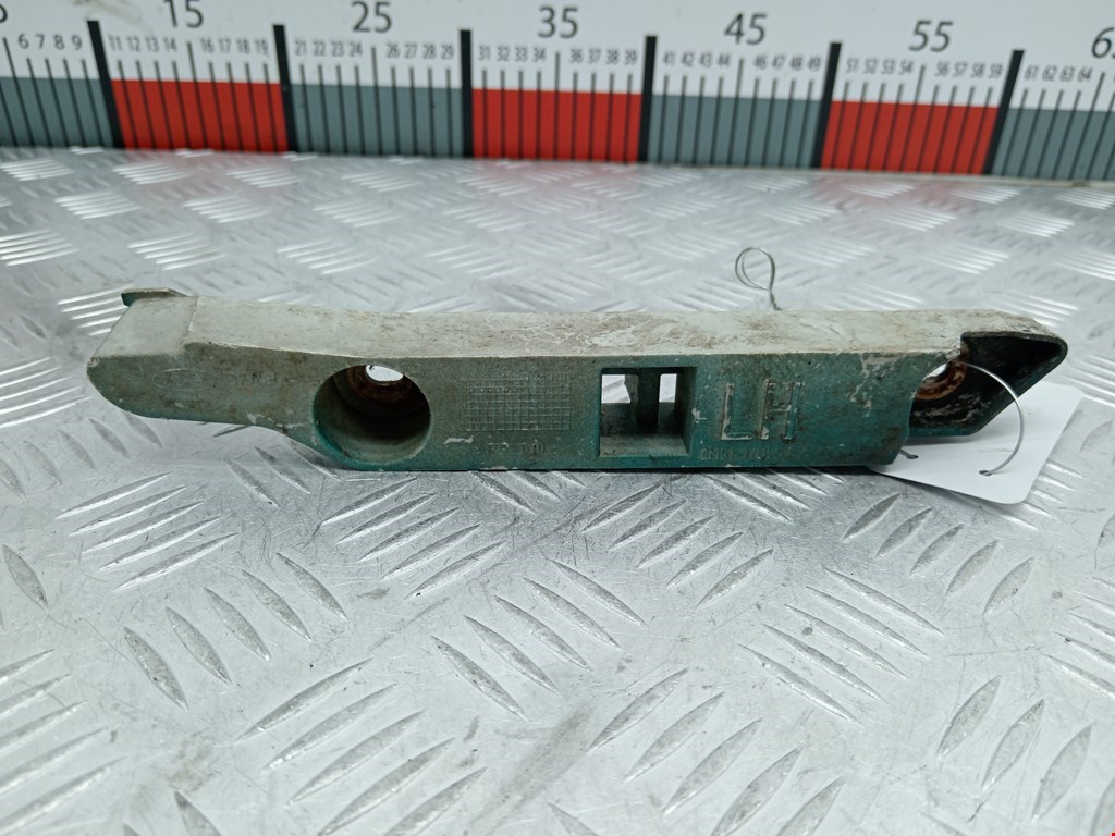 Кронштейн переднего бампера левый FORD Focus II 2005-2011