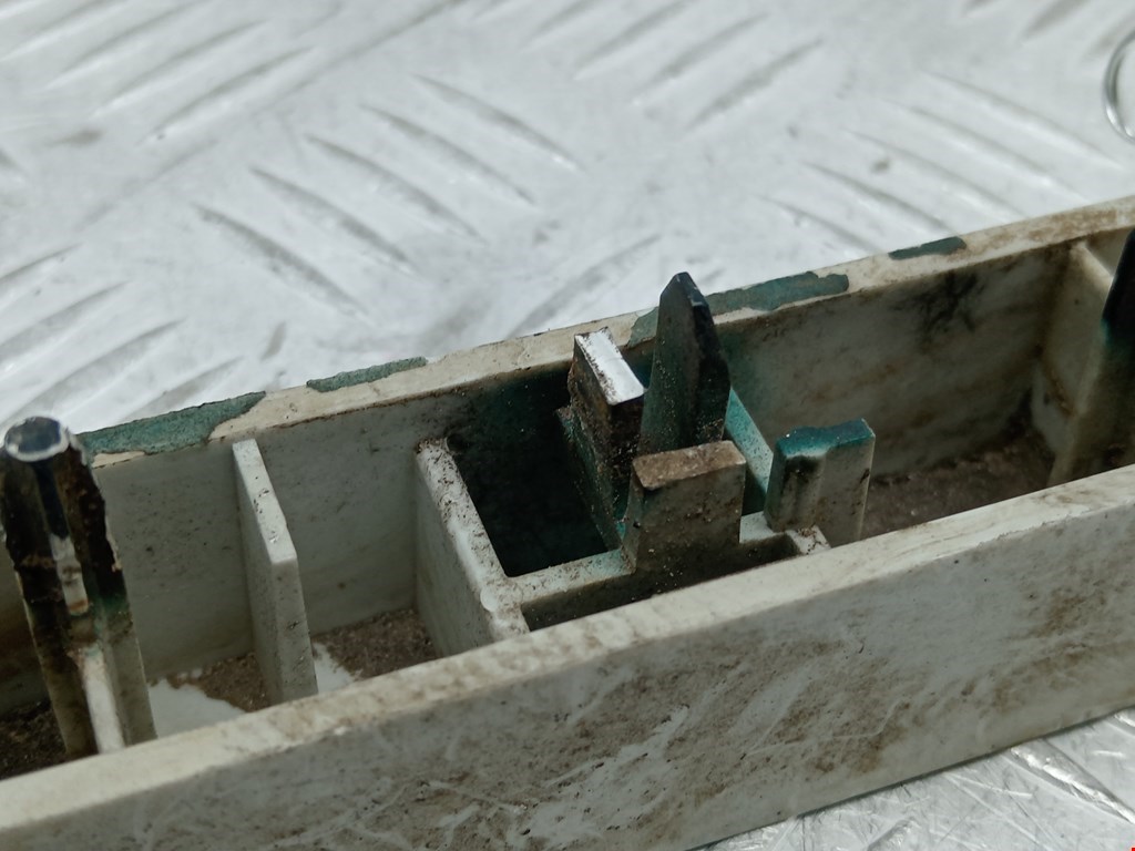 Кронштейн переднего бампера левый FORD Focus II 2005-2011