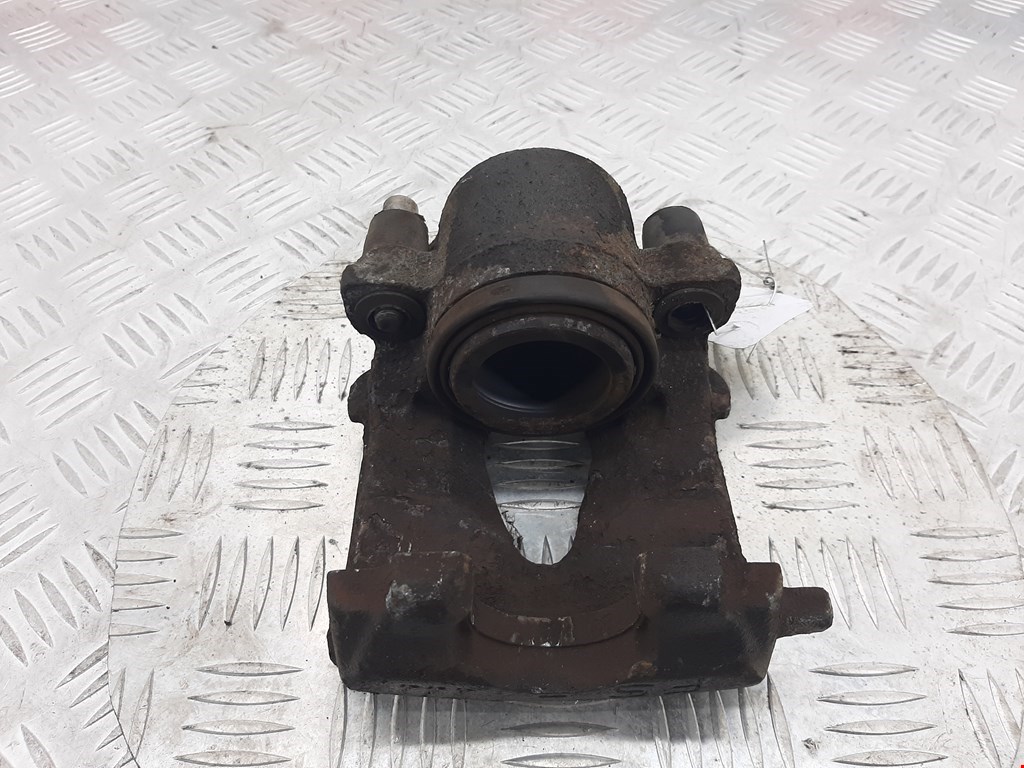 Суппорт передний правый VOLKSWAGEN Passat B5 1997-2005