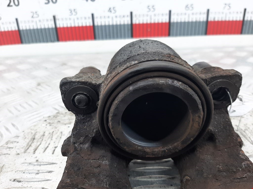 Суппорт передний правый VOLKSWAGEN Passat B5 1997-2005