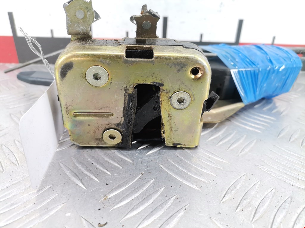 Замок двери передней правой MITSUBISHI Carisma 1995-1999