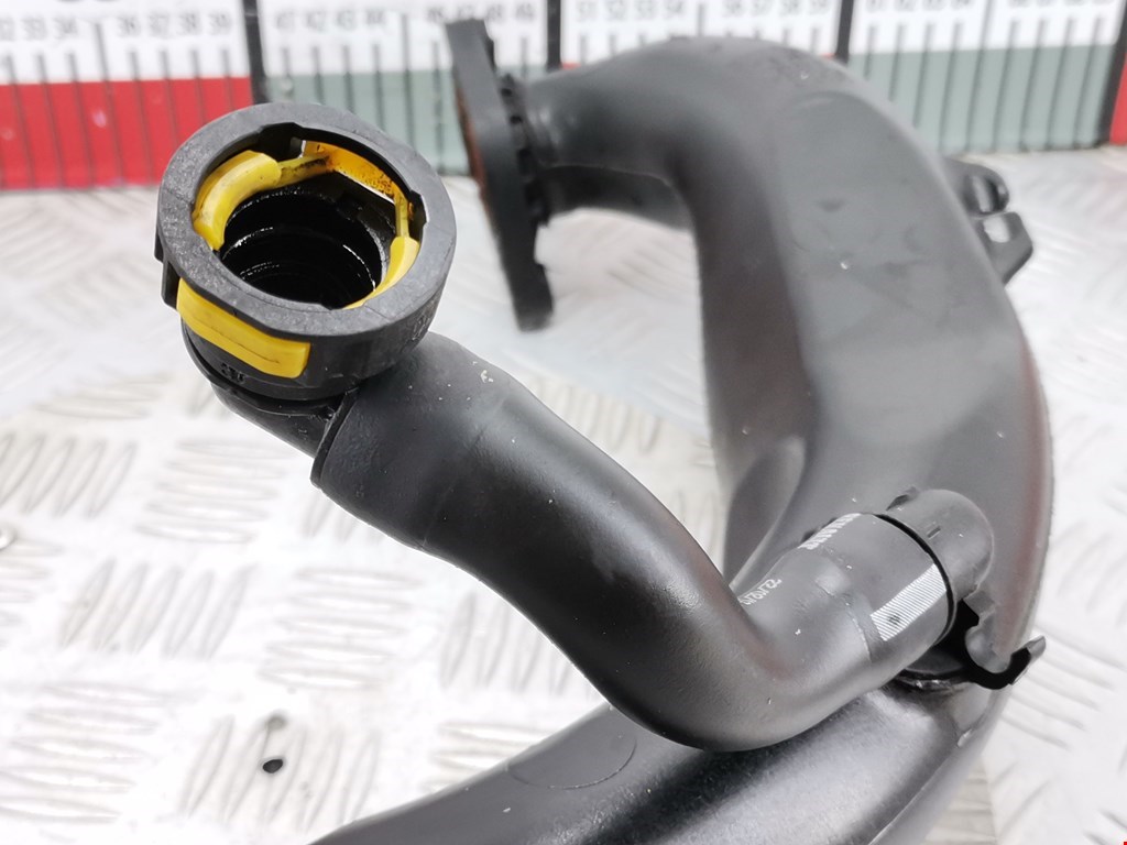 Патрубок воздушного фильтра NISSAN Note E11 2005-2014