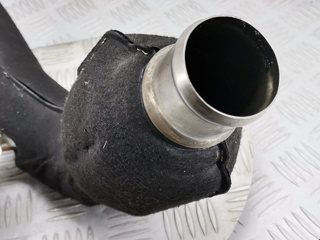 Патрубок интеркулера NISSAN Note E11 2005-2014