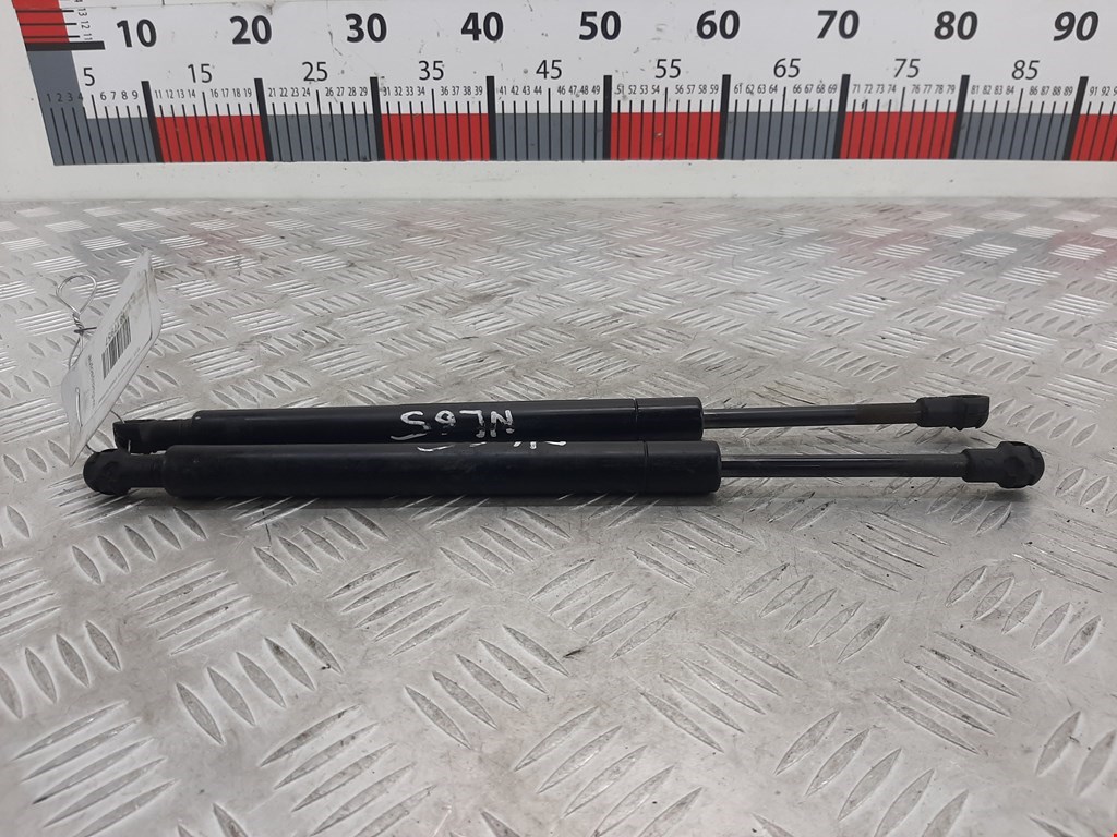 Амортизатор крышки (двери) багажника VOLKSWAGEN Touareg 2002-2010