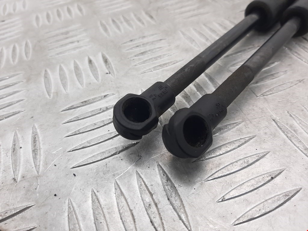 Амортизатор крышки (двери) багажника VOLKSWAGEN Touareg 2002-2010