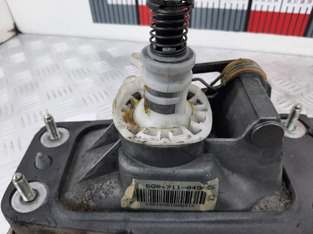 Кулиса (селектор) АКПП/МКПП в салоне SKODA Fabia MK2 5J 2007-2014