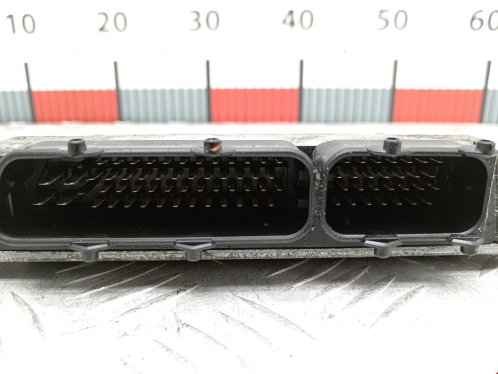 Блок управления двигателя (ЭБУ) SKODA Fabia MK2 5J 2007-2014