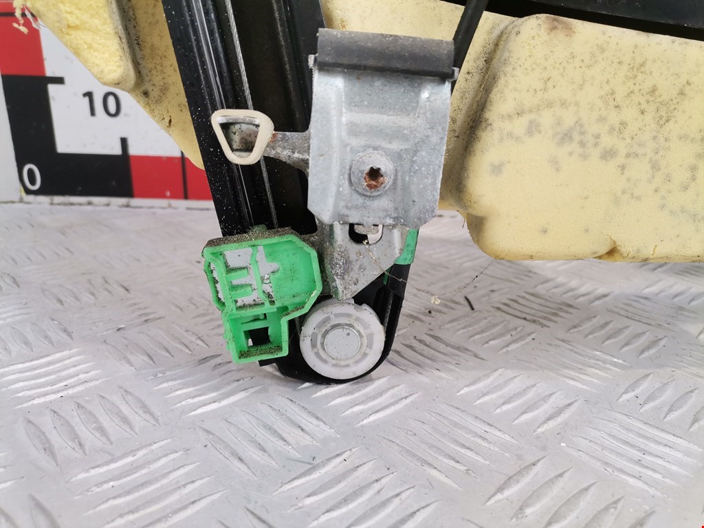 Стеклоподъемник передний правый AUDI A4 B5 1995-2001