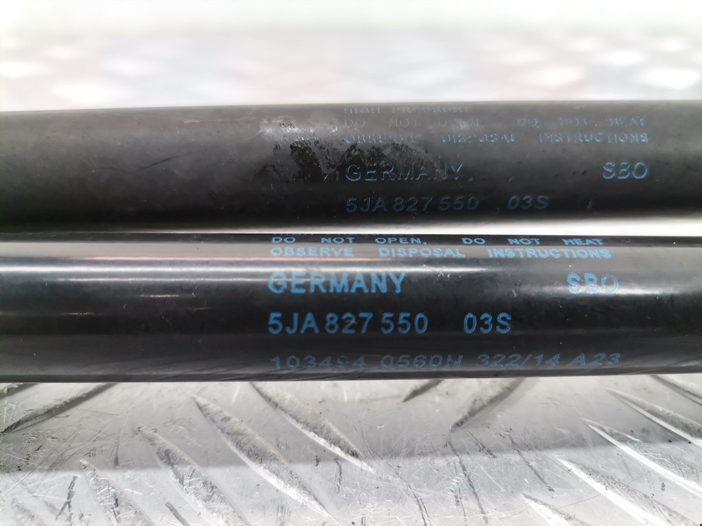 Амортизатор крышки (двери) багажника SKODA Rapid 2012-2020