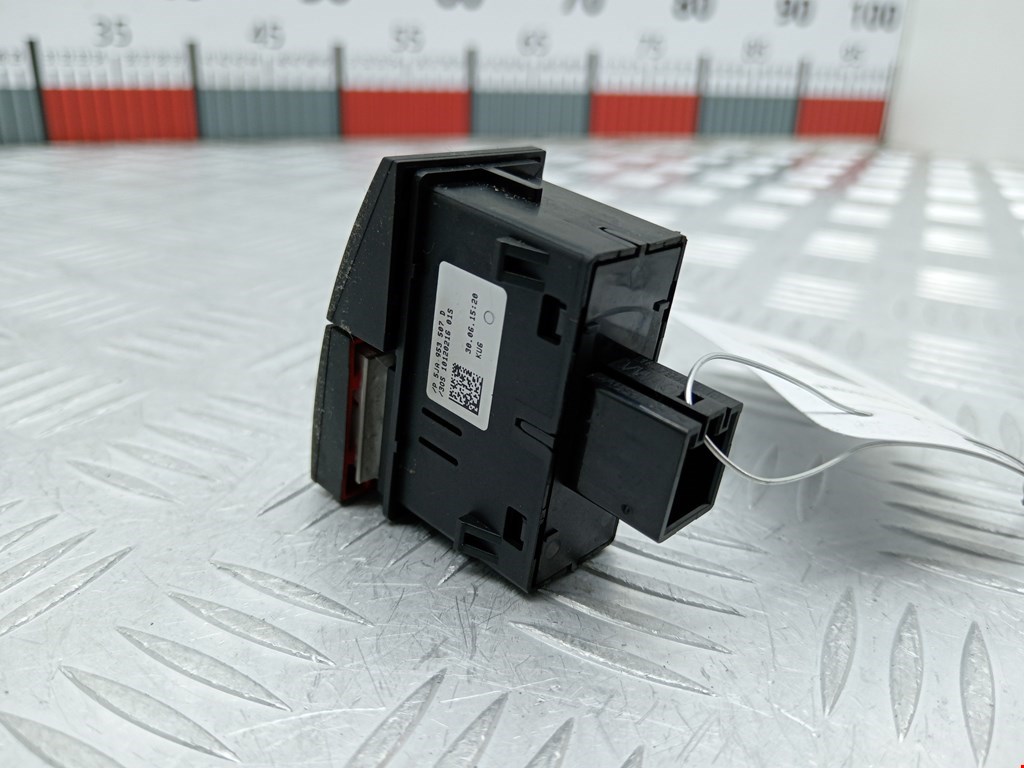 Кнопка аварийной сигнализации (аварийки) SKODA Rapid 2012-2020