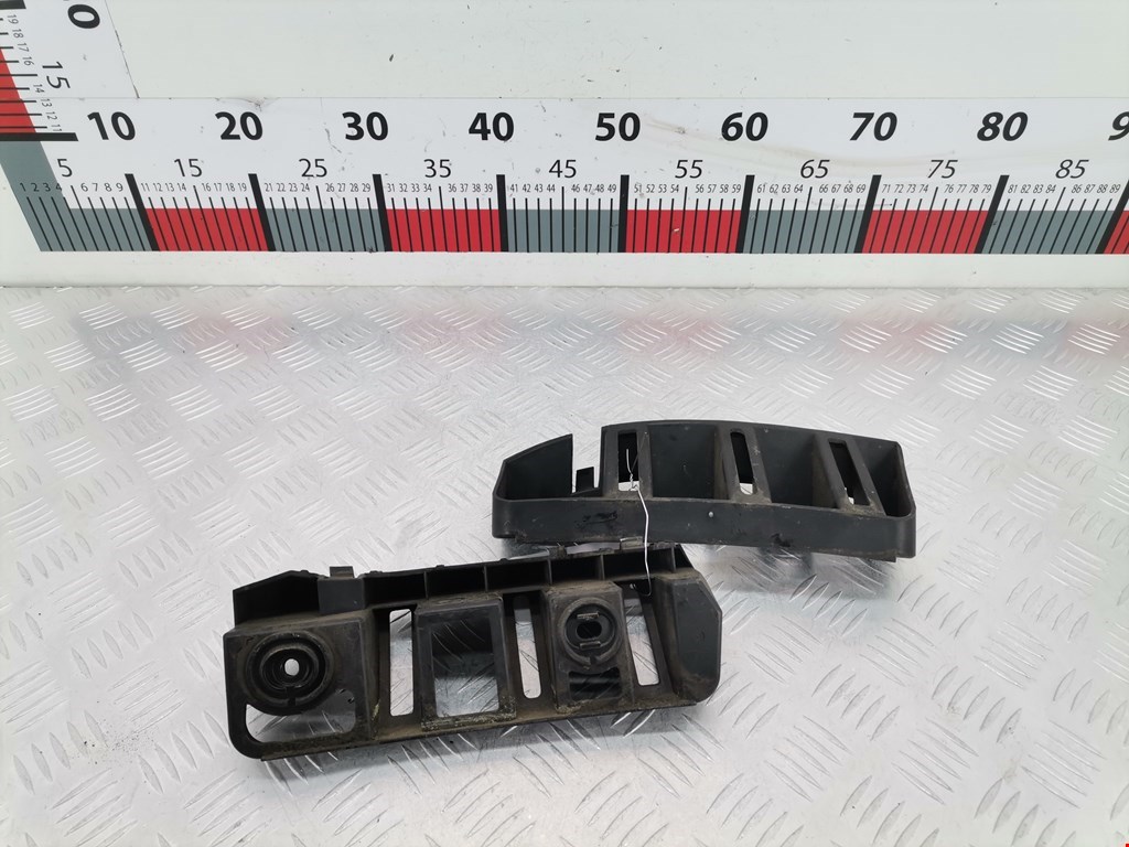 Кронштейн заднего бампера центральный SKODA Rapid 2012-2020