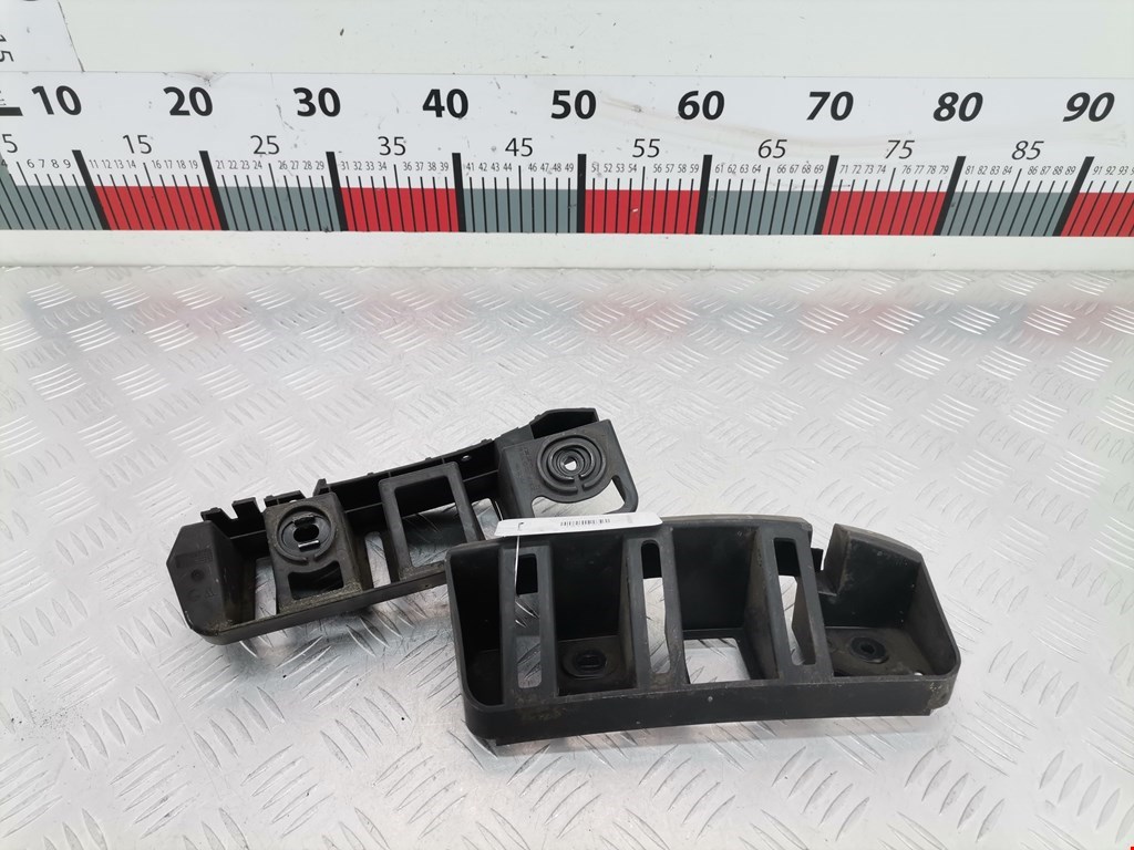 Кронштейн заднего бампера центральный SKODA Rapid 2012-2020