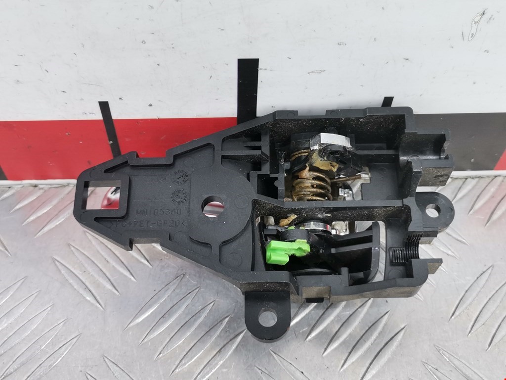 Ручка дверная передняя внутренняя правая MITSUBISHI Lancer X CX, CY,CZ 2007-2017