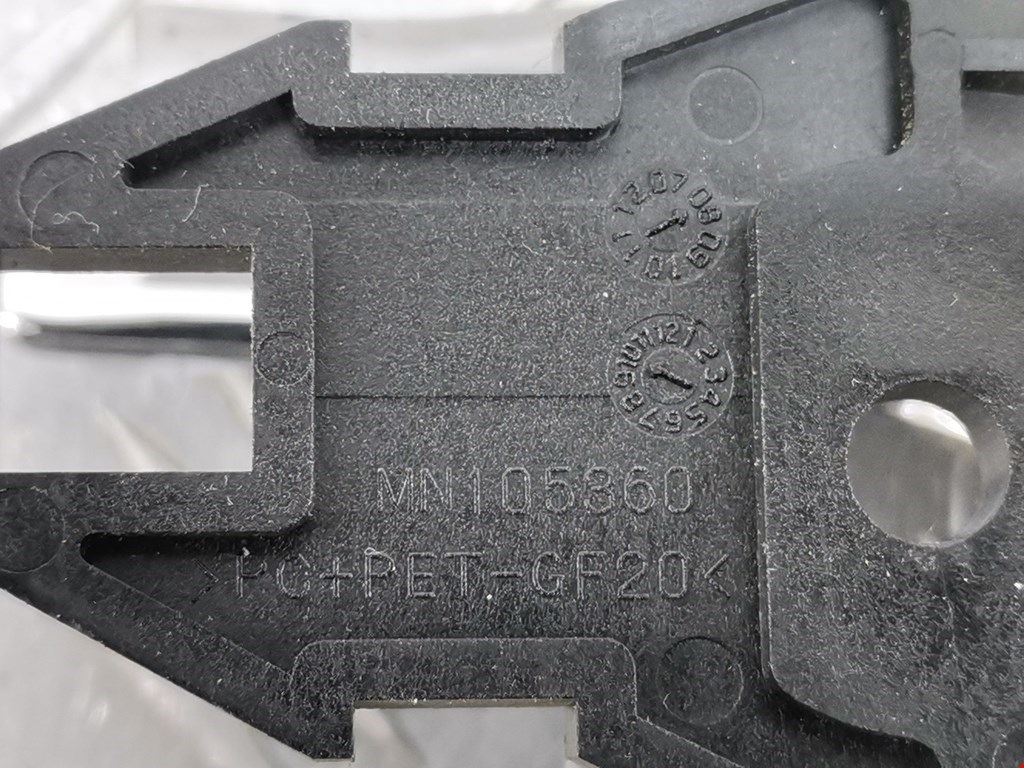 Ручка дверная передняя внутренняя правая MITSUBISHI Lancer X CX, CY,CZ 2007-2017