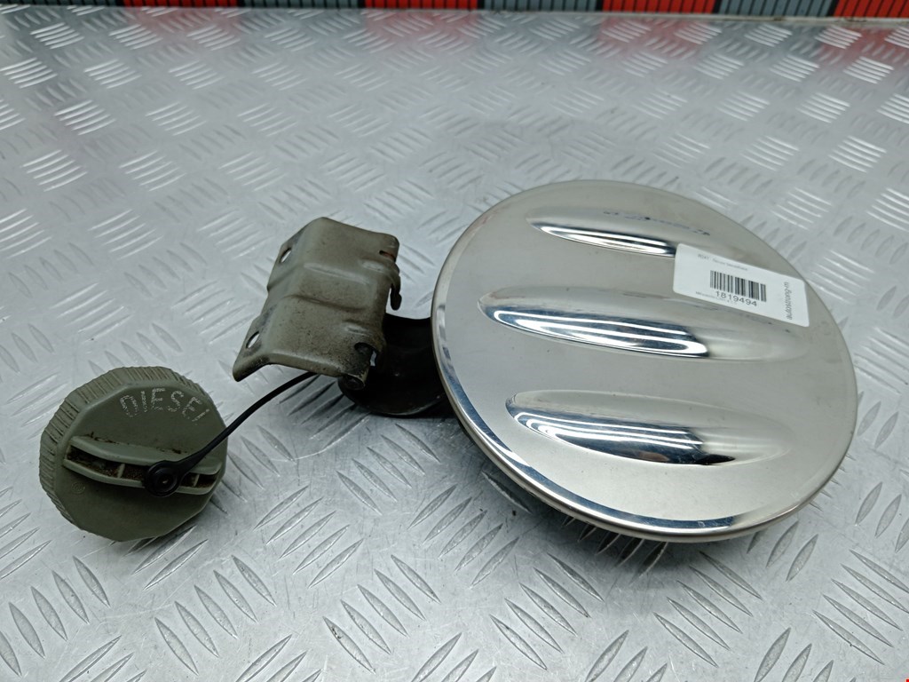 Лючок бензобака MITSUBISHI L200 KB 2006-2015